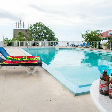 Montego Bay Club Apartments Exterior photo